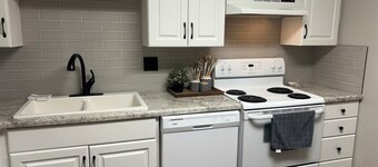 Convenient & Cozy condo on 400