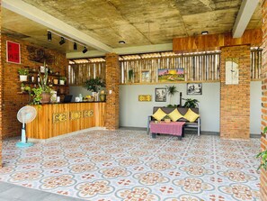 Lobby sitting area - The Sanctuary Homestay Battambang (Battambang)