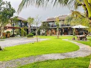 Garden view - The Sanctuary Homestay Battambang (Battambang)