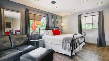 1 habitación, tabla de planchar con plancha y cuna de viaje