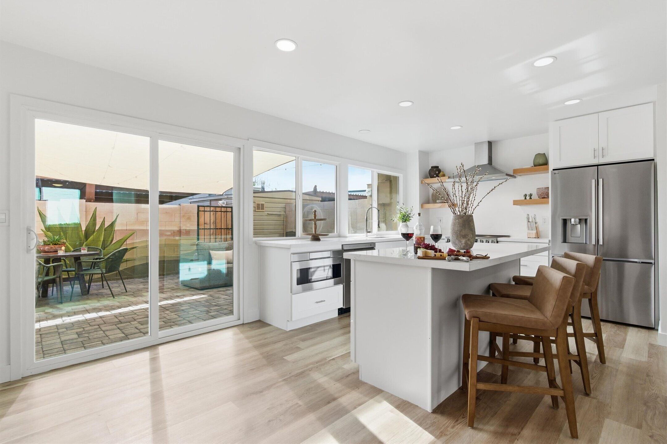 Frigorifero, microonde, forno, piano cottura