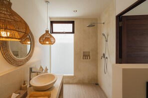 Deluxe-villa - 6 soveværelser - balkon - udsigt til pool | Badeværelse | Brusehoved med spredningseffekt, hårtørrer, bidet, håndklæder