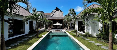 Outdoor pool, pool loungers