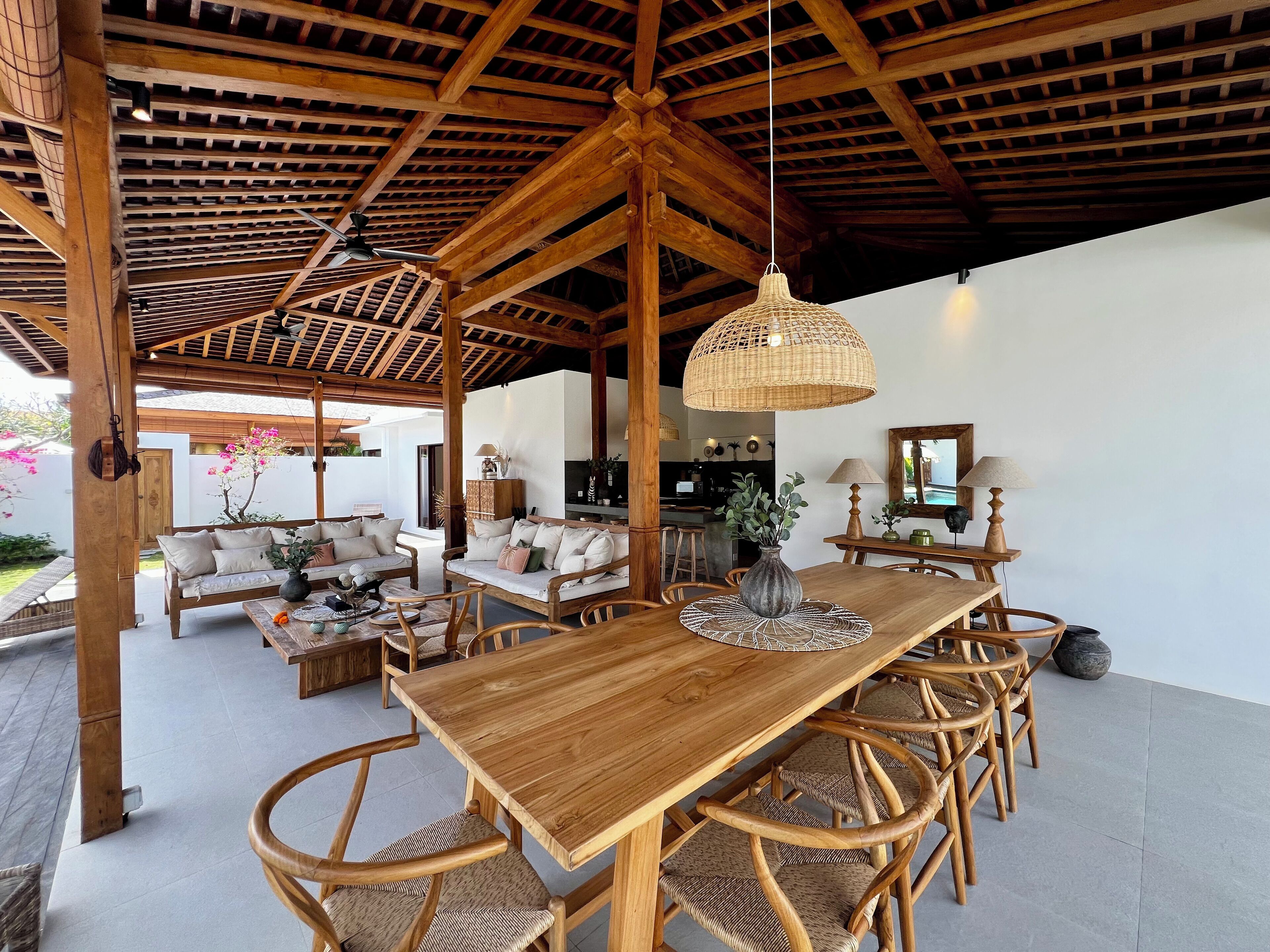 Deluxe Villa, 6 Bedrooms, Balcony, Pool View | Dining room