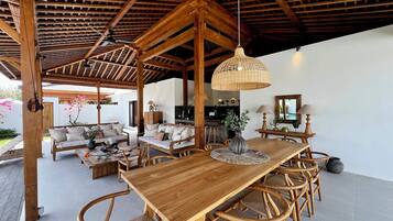 Deluxe Villa, 6 Bedrooms, Balcony, Pool View | Dining room