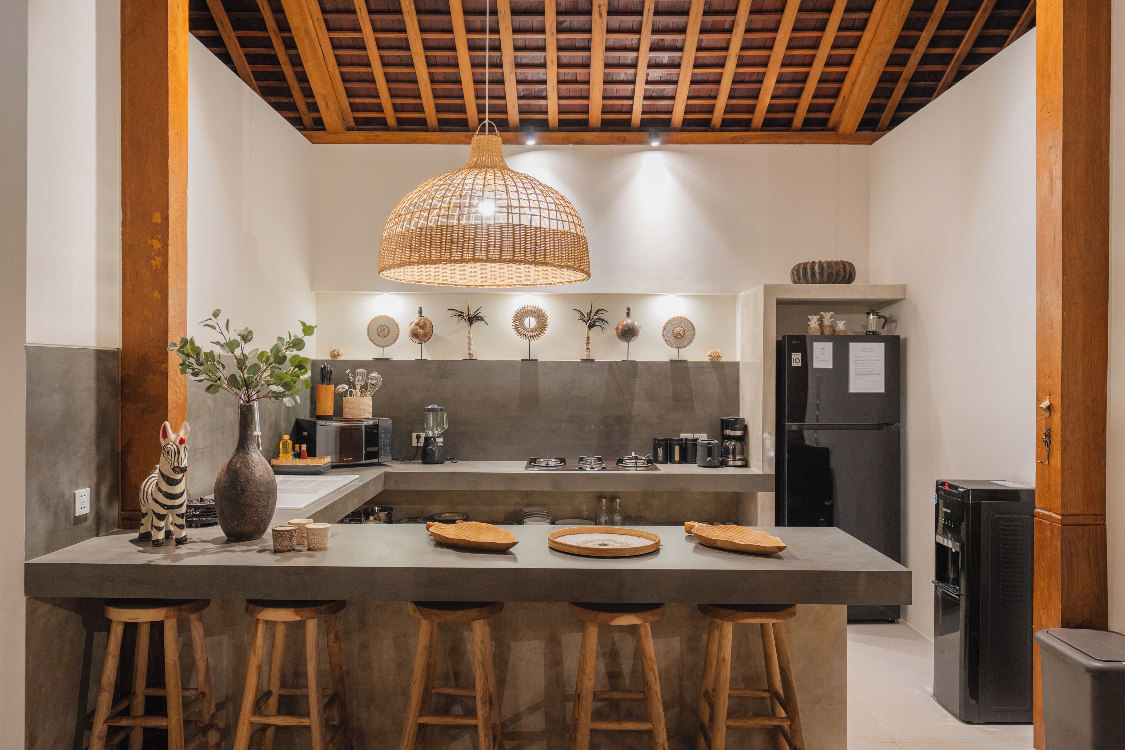 Vila luxo, 6 quartos, sacada, vista para a piscina | Cozinha privada | Cafeteira/chaleira, freezer, cozinha com ilha