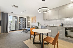 Interior - Modern Cityscape Abode with Aircon, Pool & Gym (Auckland CBD)