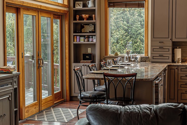 Kitchen patio doors leading to outdoor porch dining