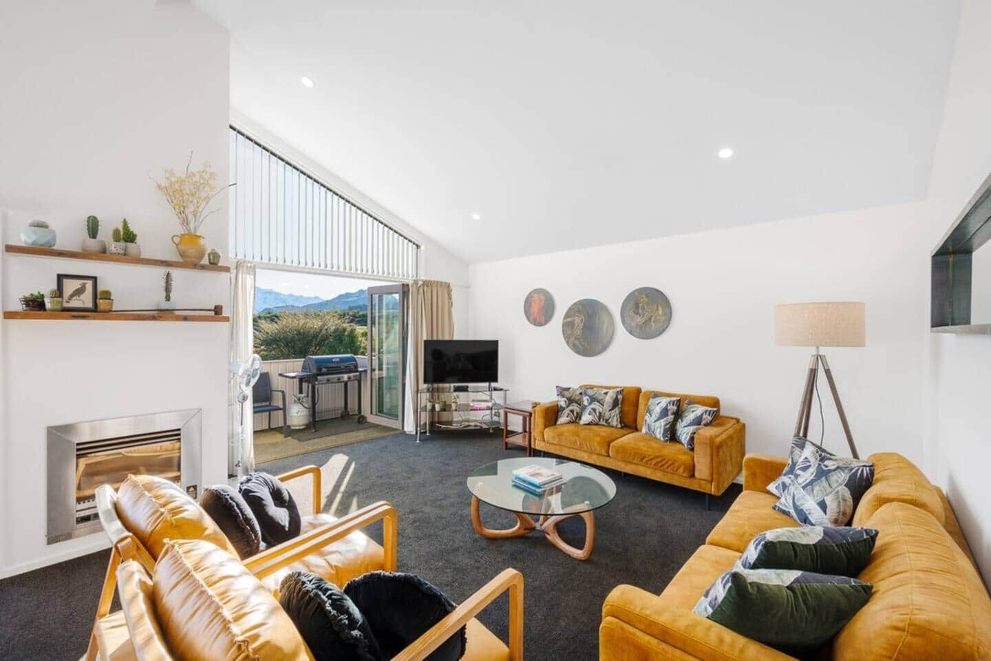 TV, fireplace, ping pong