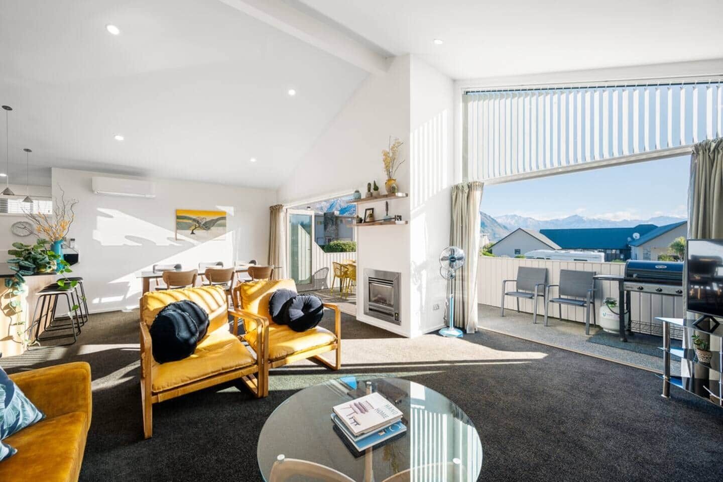 Televisión, chimenea y tenis de mesa 