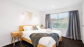 2 bedrooms, iron/ironing board, WiFi, bed sheets