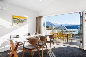 Dining - Generous Townhouse: Views & Pool (Wanaka)