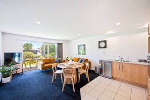 TV, ping pong - Stylish & Comfortable (Wanaka)