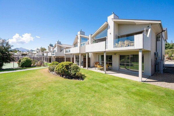 Exterior - Stylish & Comfortable (Wanaka)