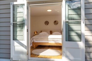 Room - Stunning Self-contained with Garden (Auckland)