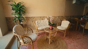 المنشأة من الداخل