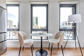 Dining - Blueground | Williamsburg, rooftop, nr East River Park (New York)