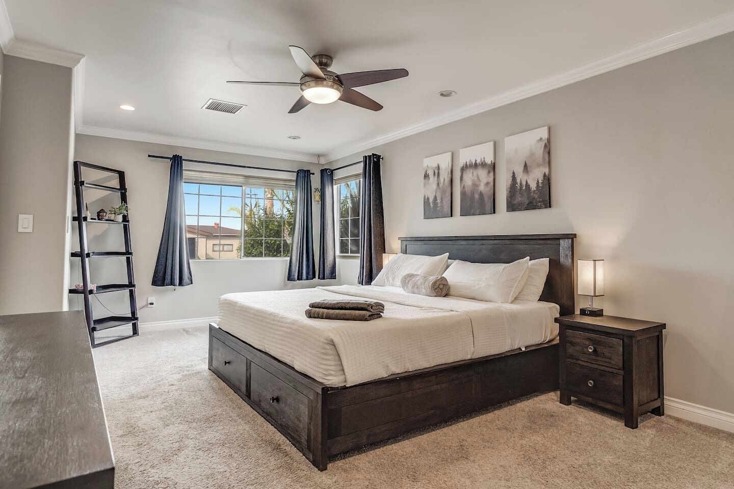 3 habitaciones, escritorio, tabla de planchar con plancha y wifi gratis 