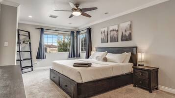 3 habitaciones, escritorio, tabla de planchar con plancha y wifi gratis