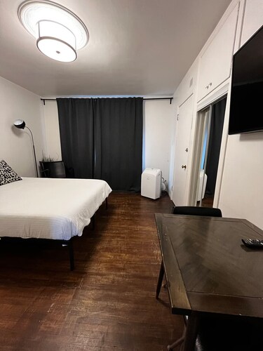 Affordable Bachelor Near HSC & Downtown