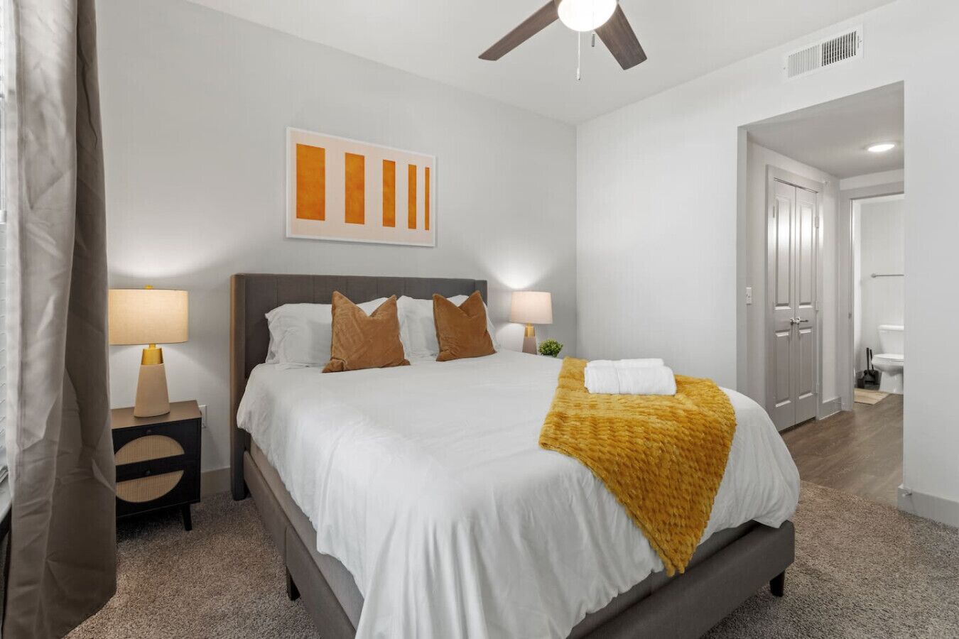 1 bedroom, desk, WiFi