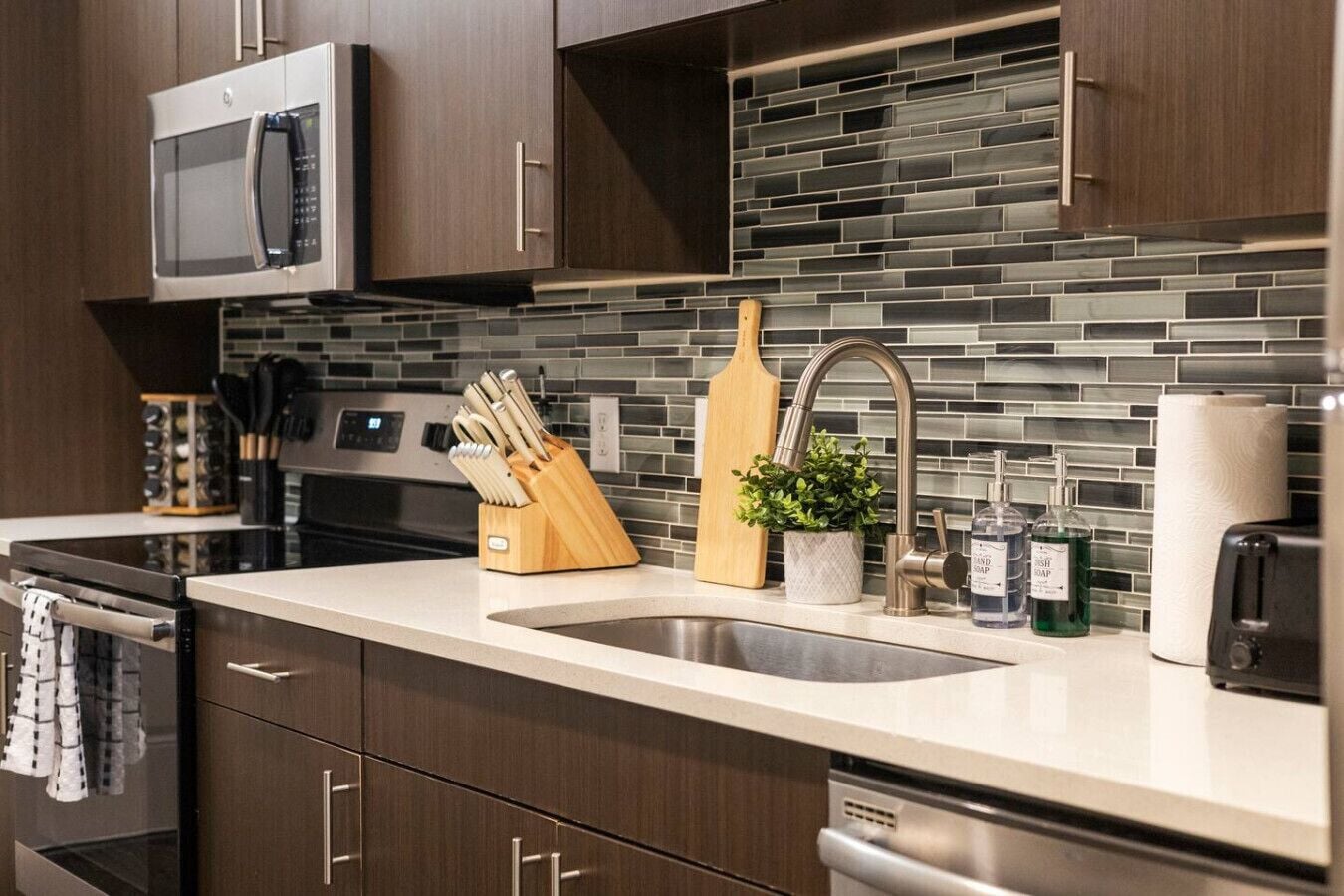 Dishwasher, coffee/tea maker, cookware/dishes/utensils, dining tables