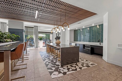 Modern Studio Close to US-75 & SMU