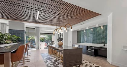 Modern Studio Close to US-75 & SMU