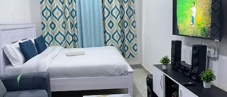 Iron/ironing board, WiFi, bed sheets