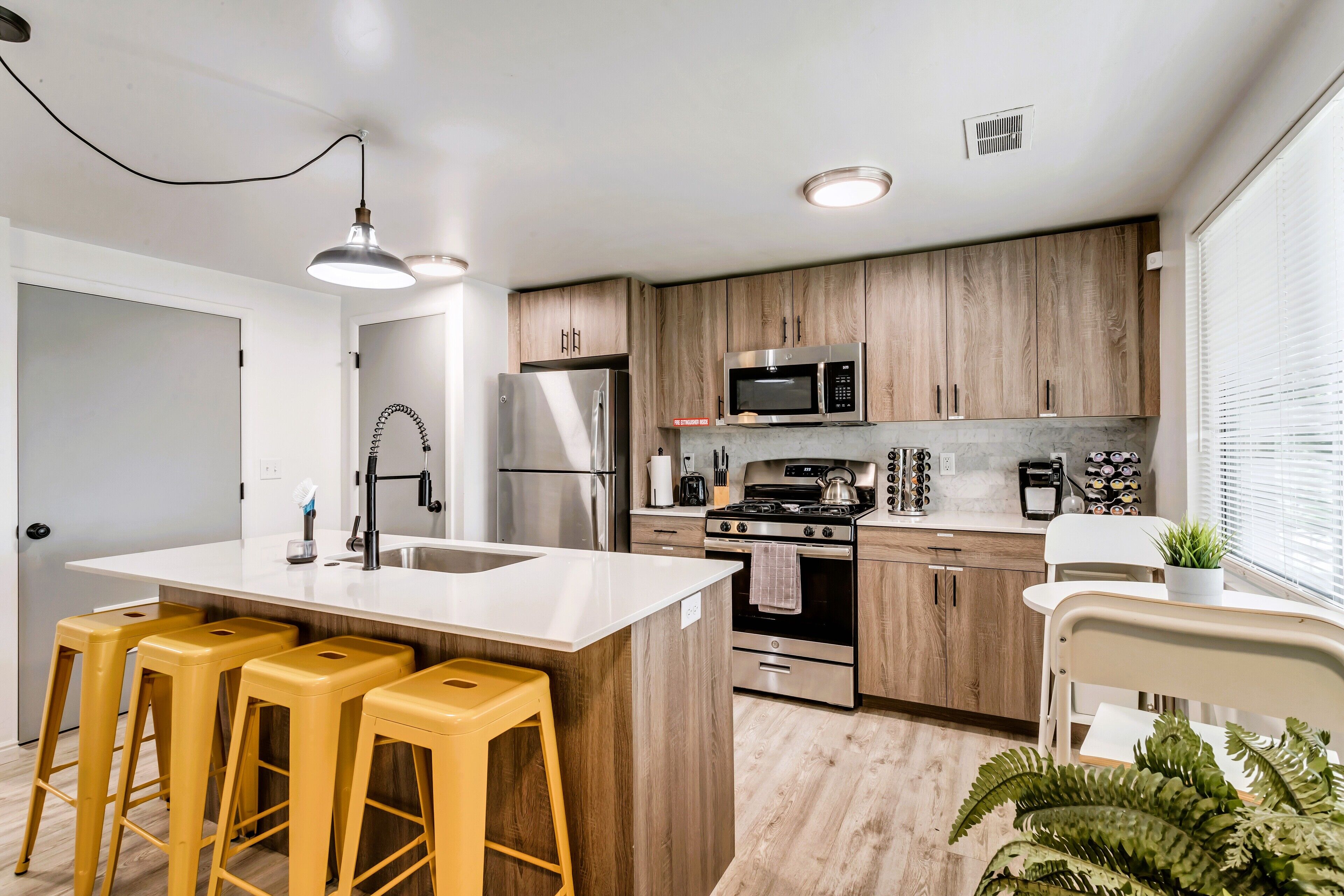 Refrigerador, microondas, horno, placa de cocina