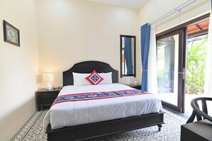 Bungalow Deluxe, balcone, vista giardino | Una scrivania, insonorizzazione, ferro/asse da stiro, Wi-Fi gratuito