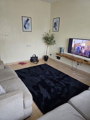 Interior - Picadily Hse 1-Bedroom Apartment, Nairobi West- Walk to Shops Hospitals, & Cafes (Nairobi West)