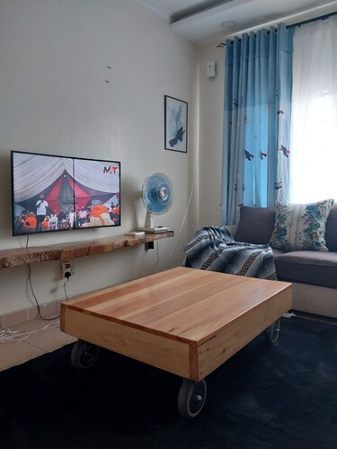 Picadily Hse 1-Bedroom Apartment, Nairobi West- Walk to Shops Hospitals, & Cafes