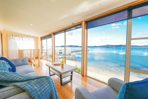 StayAU Riverfront Paradise Pet friendly