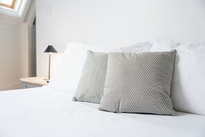 Iron/ironing board, Internet, bed sheets - GuestReady - charming studio in Porto's heart (Porto)