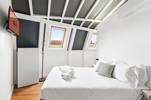 Iron/ironing board, Internet, bed sheets - GuestReady - charming studio in Porto's heart (Porto)