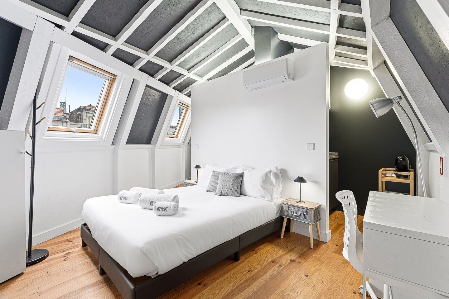 Iron/ironing board, Internet, bed sheets