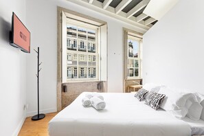 Iron/ironing board, internet, bed sheets - GuestReady-Charming Studio (Porto)