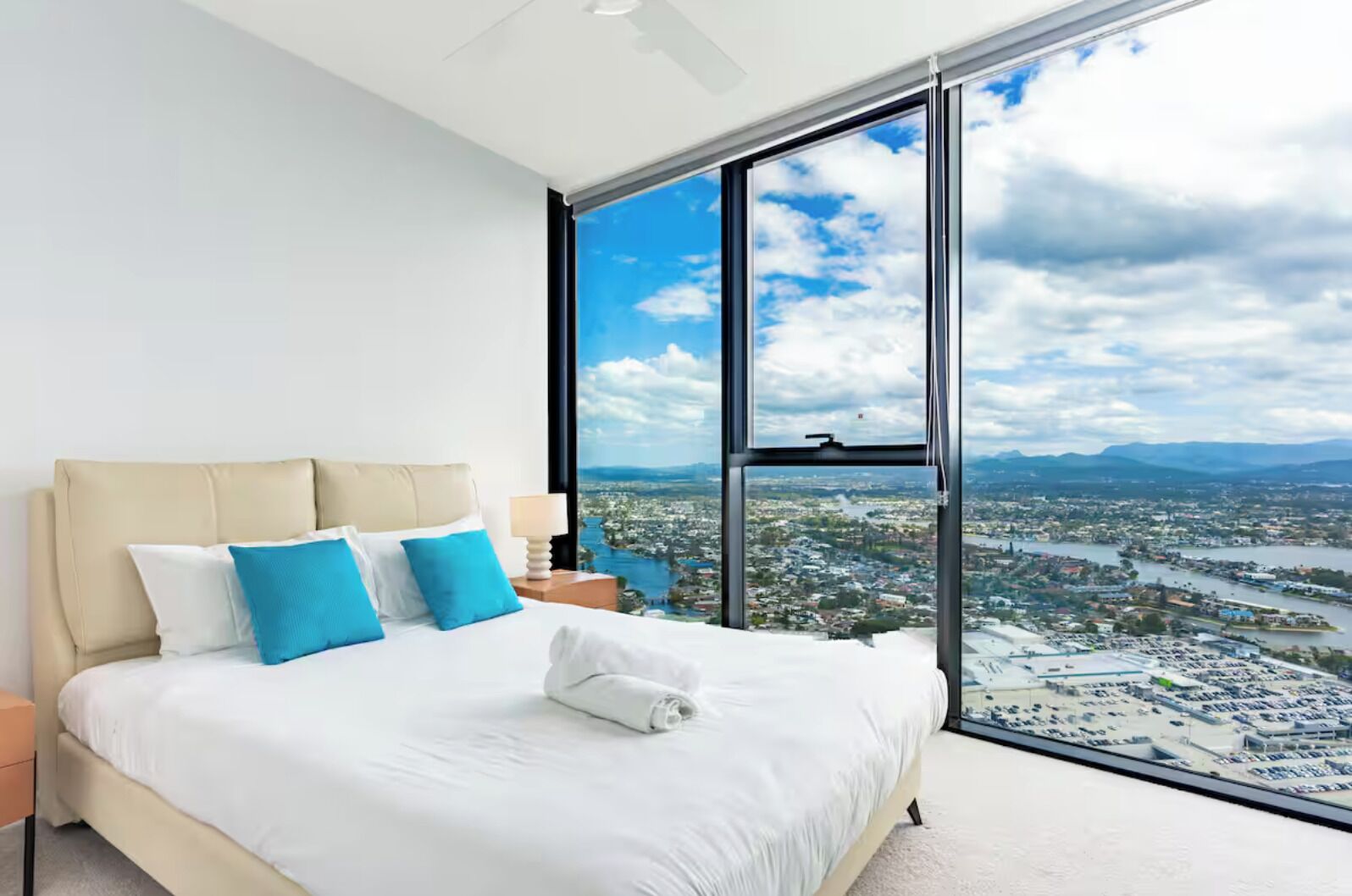 Iron/ironing board, Internet, bed sheets