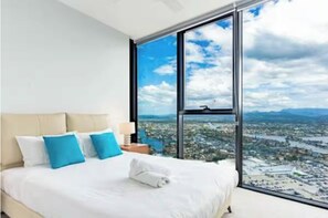 Iron/ironing board, Internet, bed sheets - Serene Hinterland Views from the Casino (Broadbeach)