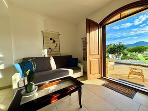Flat-screen TV - " Happy House With Garden Deluxe " (Cardedu)