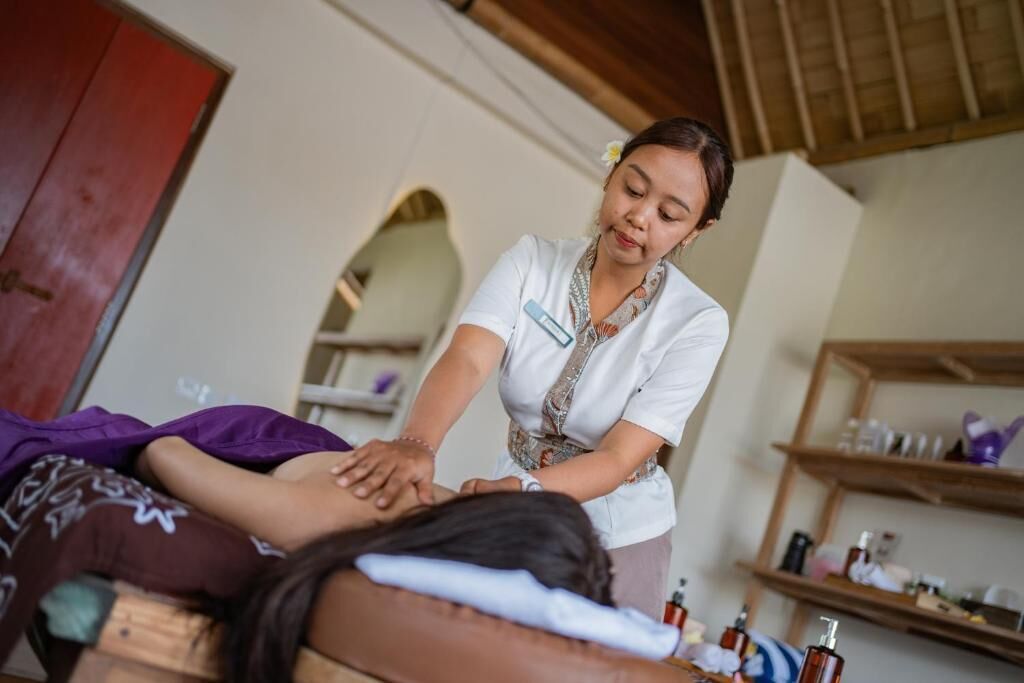 1 treatment room, massages