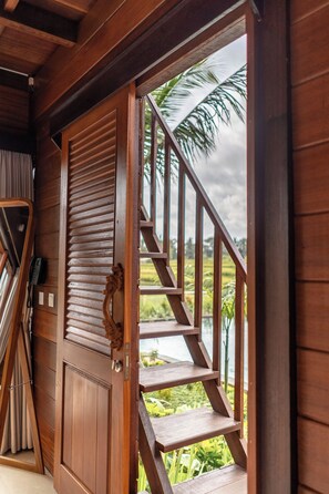 Maison, vue piscine | Intérieur