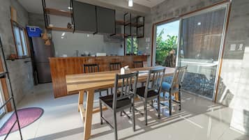 Basic House | Tempat makan