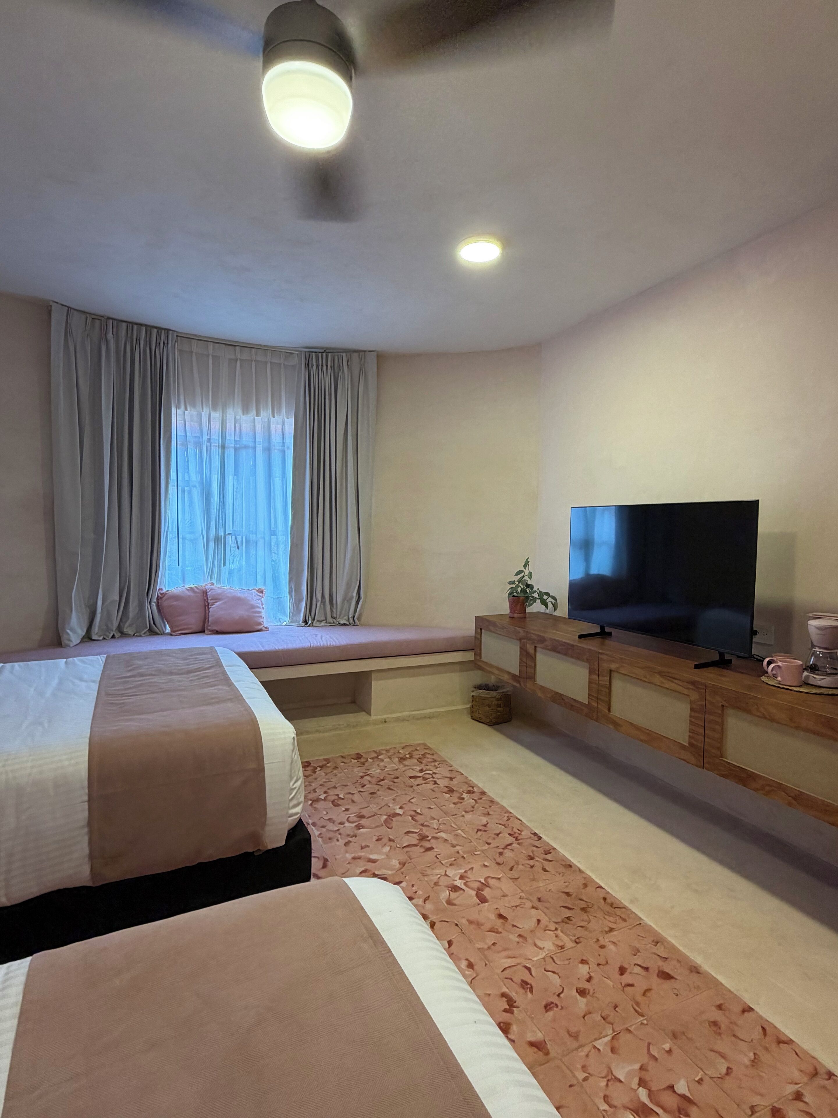 Iron/ironing board, WiFi, bed sheets