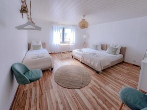 Desk, iron/ironing board, free WiFi - Motel Kalos (Haiger)