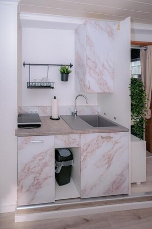 Private kitchen - Motel Kalos (Haiger)