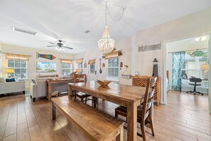 Dining - Rookery II #2801 --- Cute 3BR Beach Cottage, Pool Hot Tub, Walk To Beach (Gulf Shores)
