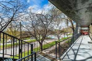 Property grounds - Charming 2BR/1BA Downtown SLC w/ Wi-Fi Near Capitol & Convention Center Sleeps 5 (Salt Lake City)