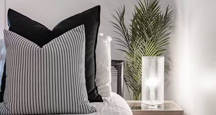 Spacious 1 Bed/1 Bath near HSC and Downtown *Sleeps 4 and Free Parking